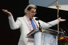 Imádta Trump migrációs politikáját az ultrajobbos megmondóember, most őt is őrizetbe vette az ICE