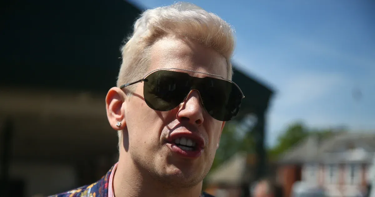 Milo Yiannopoulos kitoloncolása Nagy-Britanniába: megérkezett a jobboldali publicistaểm. Milo Yiannopoulos kitoloncolása Nagy-Britanniába: megérkezett a jobboldali publicistaểm.
