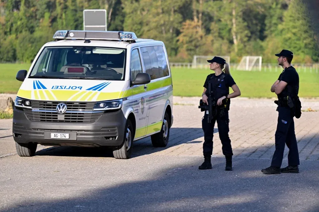 A tömegbe lőttek egy svájci rave party, zavaros a helyzet, a hadsereg helikopterét is bevetették