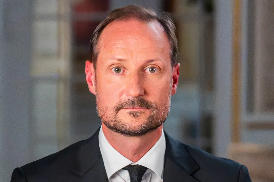 Könnyeivel küszködve emlékezett apjára első beszédében VIII. Haakon norvég király