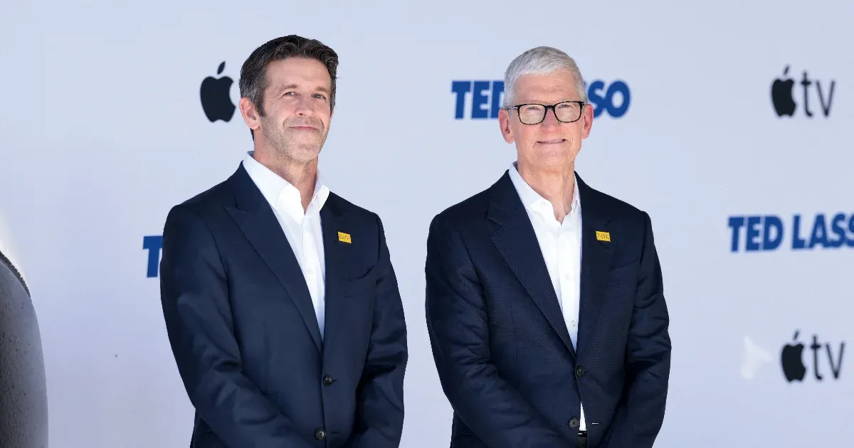 Új főnök az Apple-nél: John Ternus váltja Tim Cookot