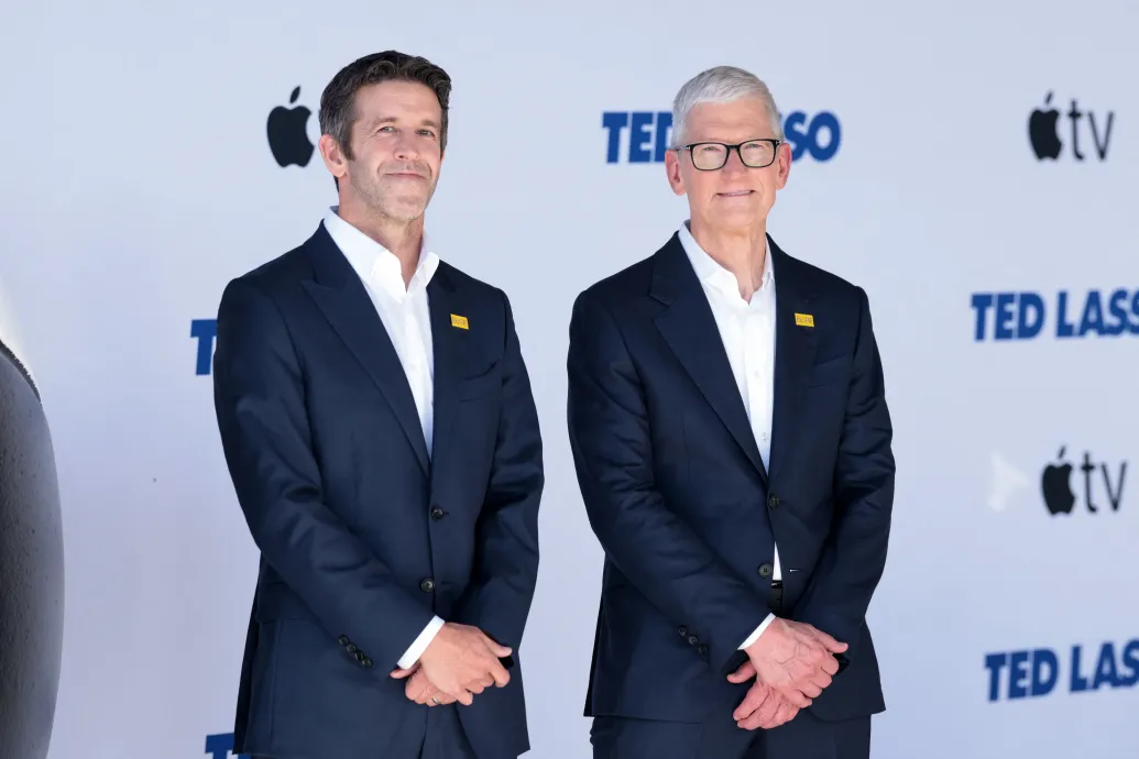 Új főnök váltja Tim Cookot az Apple-nél