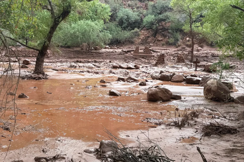Villámárvíz volt a Grand Canyonban, egy ember meghalt, 15 túrázót még keresnek