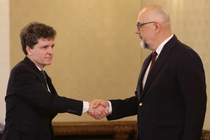 Adevărul: Az RMDSZ bárkit megszavazna miniszterelnöknek, akit Nicușor Dan javasol