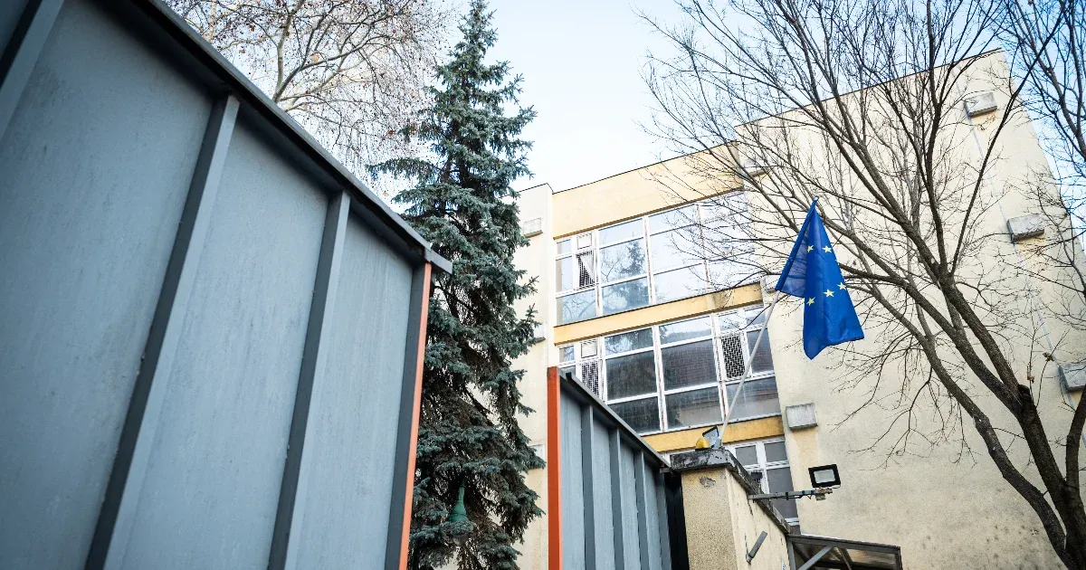 Vádat emeltek az 50 éves rendész ellen, aki bántalmazta a 12 éves gyereket