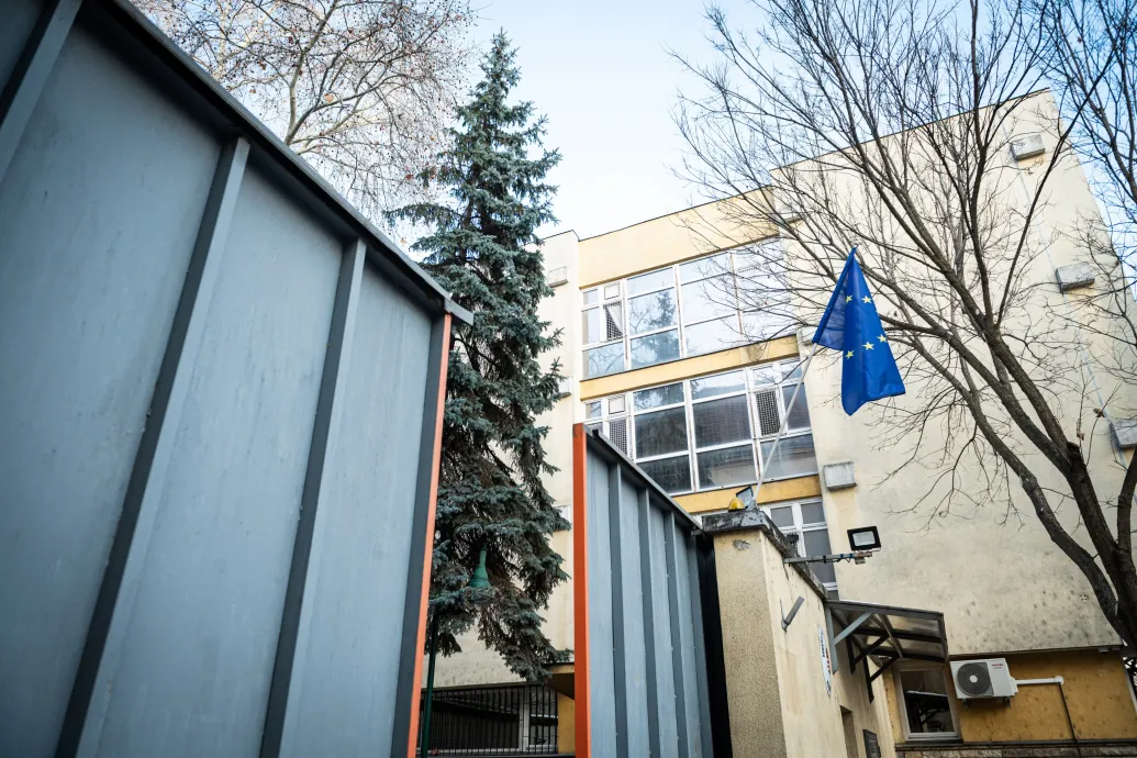 Vádat emeltek a Szőlő utcai javítóintézet egyik rendésze ellen, mert bántalmazott egy 12 éves gyereket