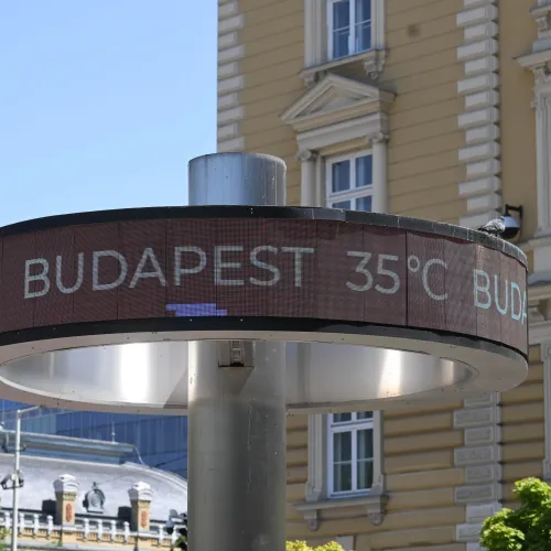 Minden idők legmelegebb hónapja ér véget ma Magyarországon