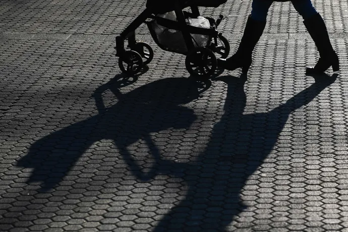 Hiába öröm a gyerekvállalás, a munkaerőpiacon komoly ára van