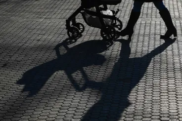 Hiába öröm a gyerekvállalás, a munkaerőpiacon komoly ára van
