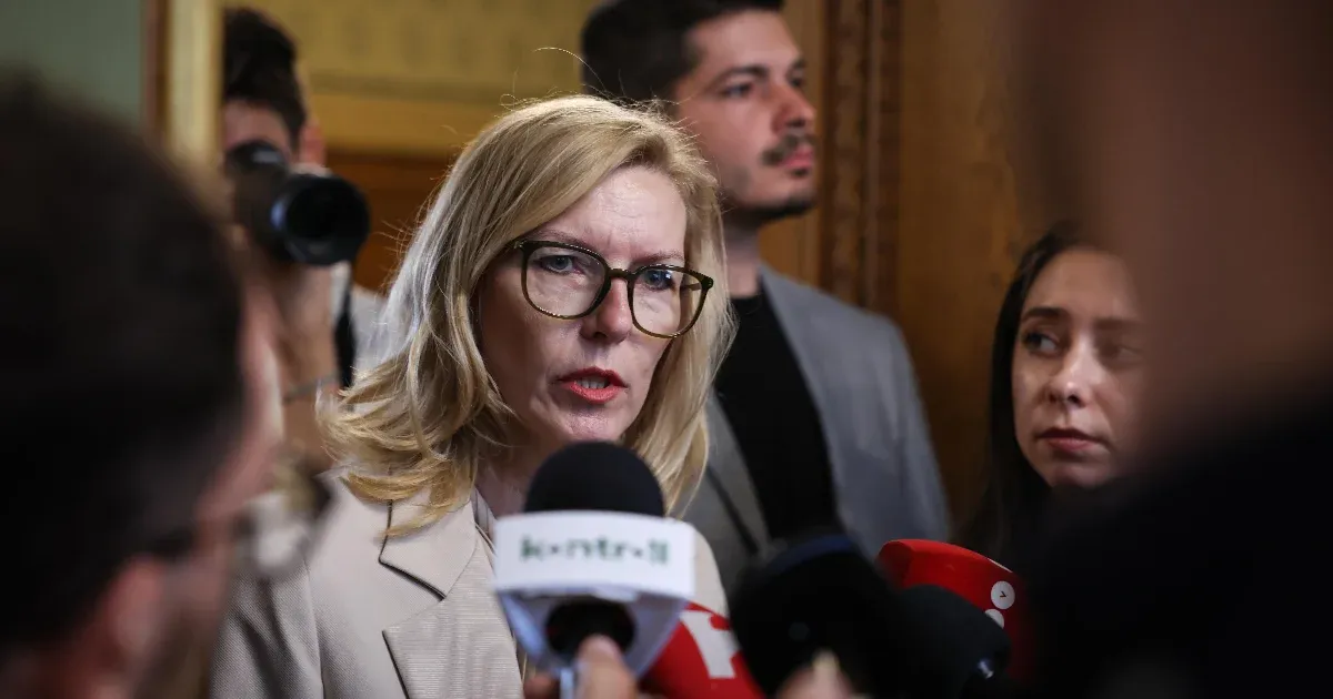 A kormány tervei: megszüntetnék a Szabályozott Tevékenységek Felügyeleti Hatóságát (SZTFH) A kormány tervei: megszüntetnék a Szabályozott Tevékenységek Felügyeleti Hatóságát (SZTFH)