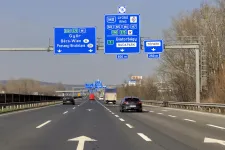 Balesett miatt kisebb dugó van az M1-esen a biatorbágyi csomópontnál