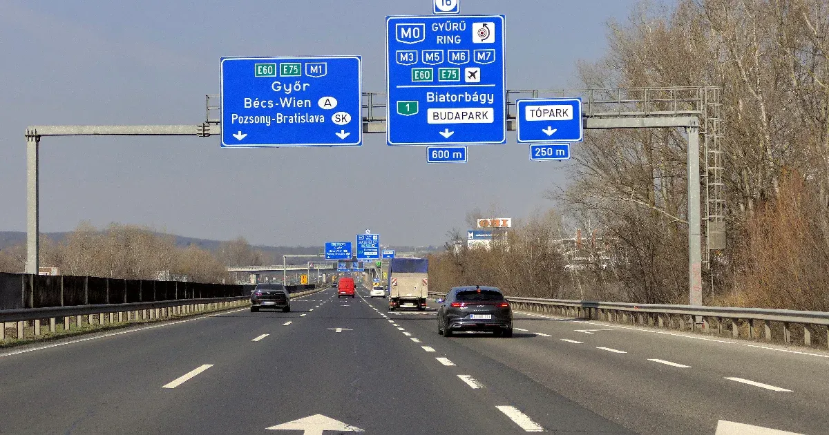 Kamion és személyautó ütközése: sérültek a balesetben