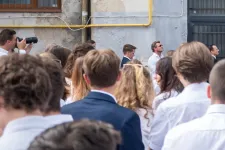Meleg lesz, de futó zápor megzavarhatja a tanévnyitókat