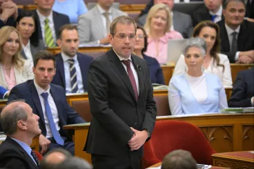 Ruff Bálinthoz került a szuper-titkosszolgálat, amit korábban Rogán felügyelt