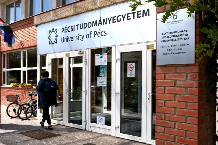 Lemondott a filozófusbotrányban érintett kar dékánja, már nem a Pécsi Tudományegyetemen dolgozik