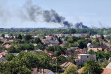 Tűz ütött ki Gyál határában, lakóházakat veszélyeztetnek a lángok