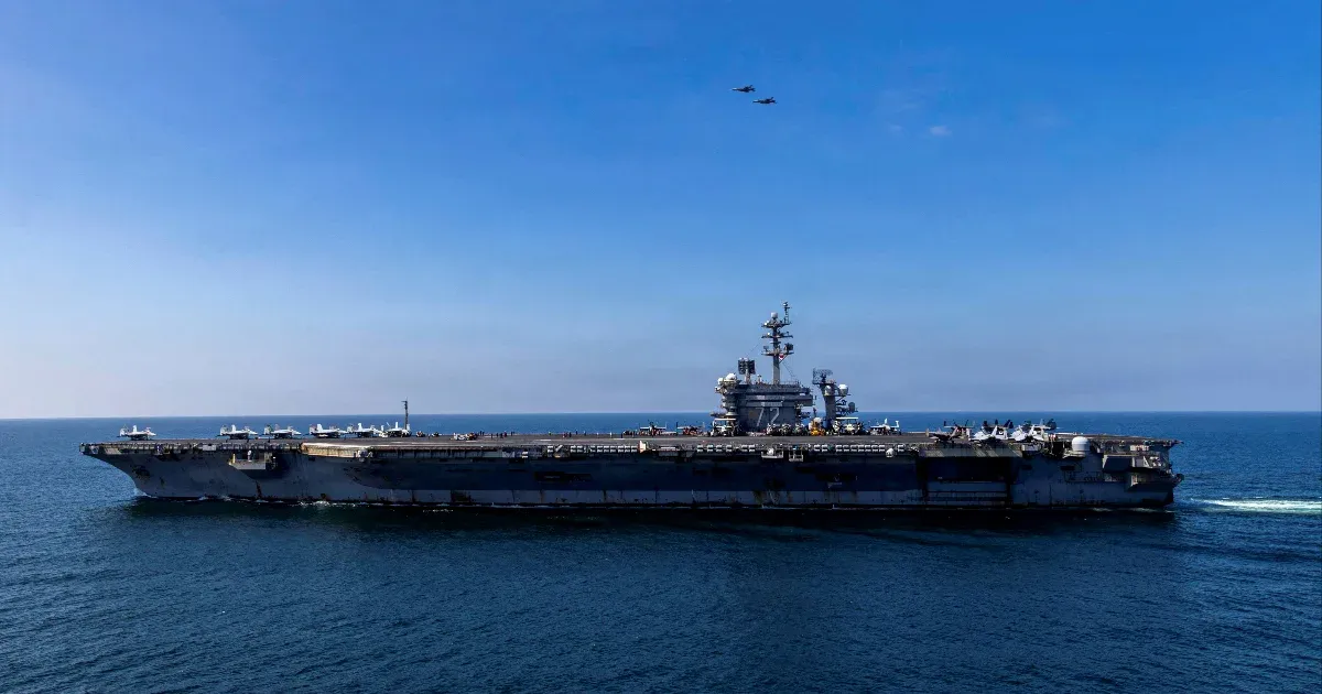 Az USS Abraham Lincoln hordozó Thaiföldön kikötöttégére készül
