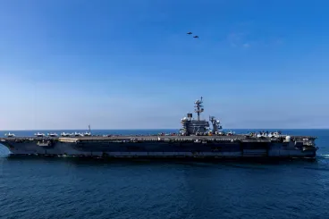 Thaiföldi üdülőhelyen szállnak meg egy éjszakára a USS Abraham Lincoln 270 napja hajózó tengerészei