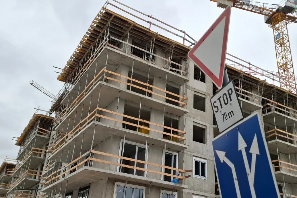 Erőltetett menetben vizsgálják felül az Otthon Start-os és rozsdaövezeti lakásépítéseket