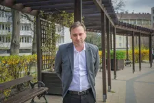 Őrsi Gergely fogva tartása alatt kitanulja a könnyűszerkezet- és gipszkartonépítést