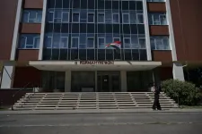 Meghalt egy munkás, miután lezuhant a szegedi kormányhivatal tetejéről