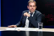 Milliárdokból készült titkosított tanulmányok, Lázár utazásai, melegházasság – interjú Ruff Bálinttal