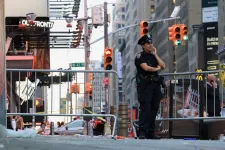 Két embert is megkéselt egy nő a New York-i Times Square-en, mielőtt lelőtték a rendőrök