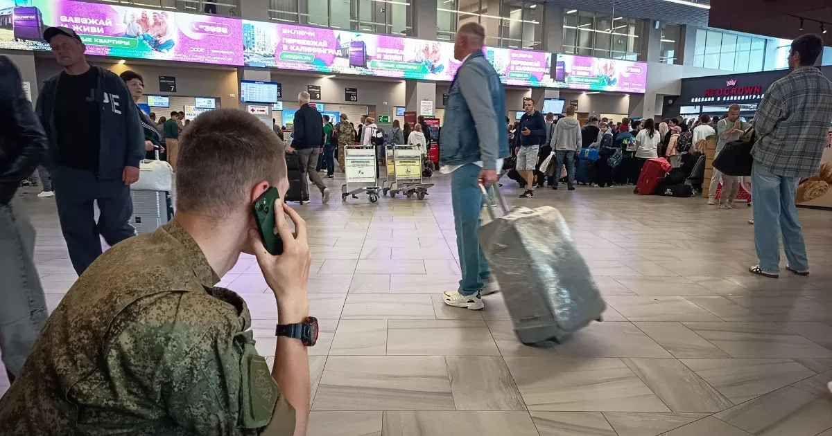 Zelenszkij figyelmeztetett, az orosz légteret lezártnak tekintik az ukrán drónrajok miatt