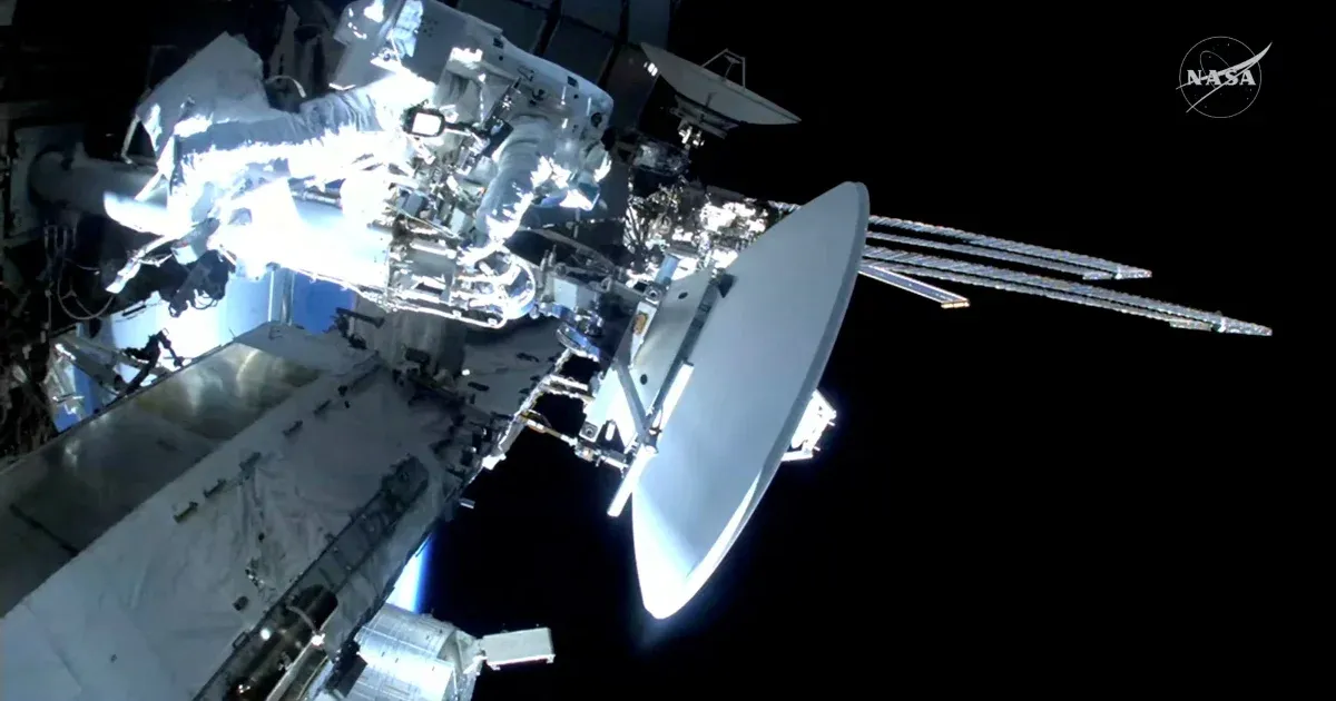 Photo: Telex NASA and ESA Astronauts Complete All-Female Spacewalk on the ISS