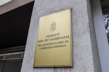102 ezer forintos adó-visszatérítésről szóló sms-t kapott? Át akarják verni!