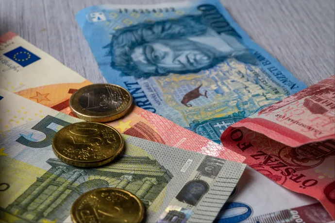 Rég állt ilyen rosszul a forint, 370 környékén mozog az euró árfolyama