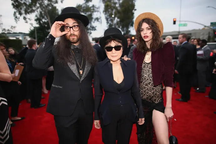 Megszületett John Lennon és Yoko Ono unokája