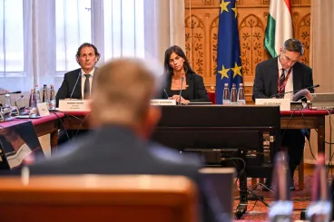 Egyre tisztább a kép arról, hogy kik őrködhetnek a közmédia függetlensége felett