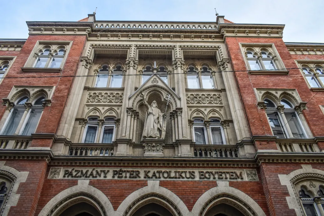 Egy másik pázmányos tanár testvére volt a joghallgató, akinek a volt alkotmánybíró segített átmenni a záróvizsgán