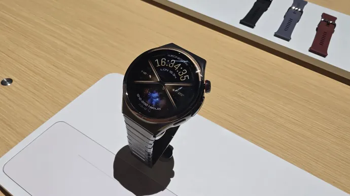 A Watch 6 Pro Space Edition – Fotó: Nagy Nikoletta / Telex