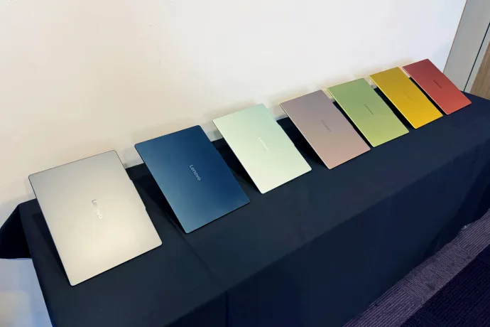 A Lenovo IdeaPad Vibe színvariációi – Fotó: Világi Máté / Telex