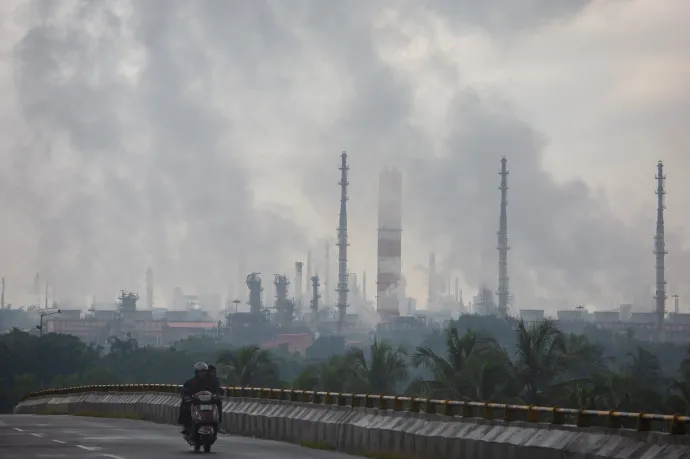 A Mangalore Refinery and Petrochemicals orosz olajat is feldolgozó olajfinomítója az indiai Mangaluruban 2025. szeptember 5-én – Fotó: Abhishek Chinnappa / Getty Images