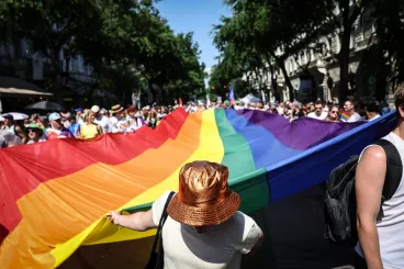 Három évig küzdött a gyámhatósággal egy meleg pár, csak idén nyáron mondták ki, hogy örökbe fogadhatnak