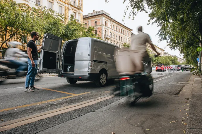 Rakodóhely a Nagykörúton – Fotó: BKK