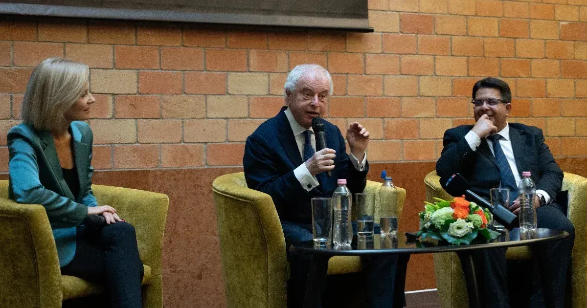 András Schiff performs in Hungary after a sixteen year hiatus – and a change of government