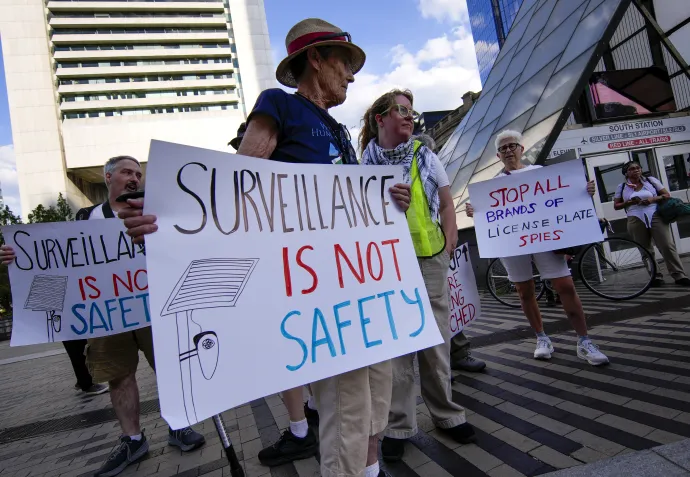 Tüntetés a Flock Security székháza előtt, Bostonban, 2026. augusztus 19-én – Fotó: Barry Chin / The Boston Globe / Getty Images