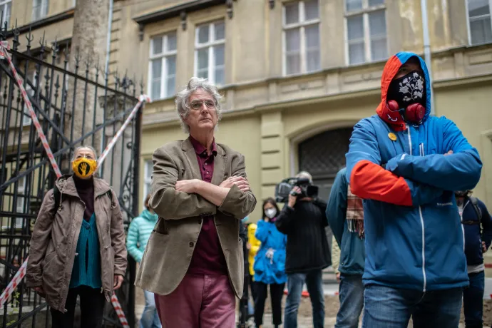 Upor László a Színház- és Filmművészeti Egyetem Szentkirályi utcai épületének elfoglalásakor 2020. október 1-én – Fotó: Bődey János / Telex