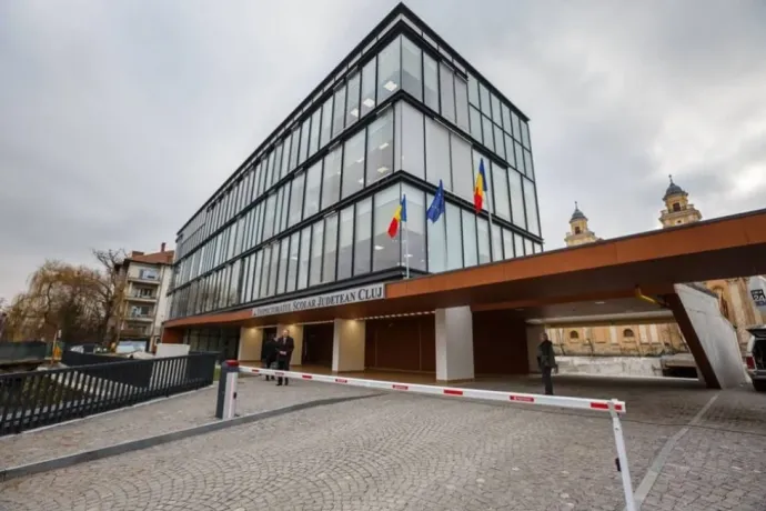 Kiborult a bili, miután a Kolozs Megyei Tanfelügyelőség kötelezőnek hangzó meghívót küldött a tanévnyitó istentiszteletre