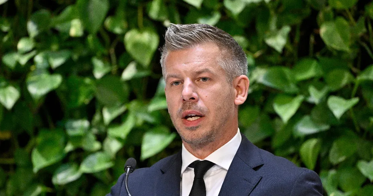 Meghosszabbították a „tömeges bevándorlás okozta válsághelyzetet” – Magyar Péter bejelentése Meghosszabbították a „tömeges bevándorlás okozta válsághelyzetet” – Magyar Péter bejelentése