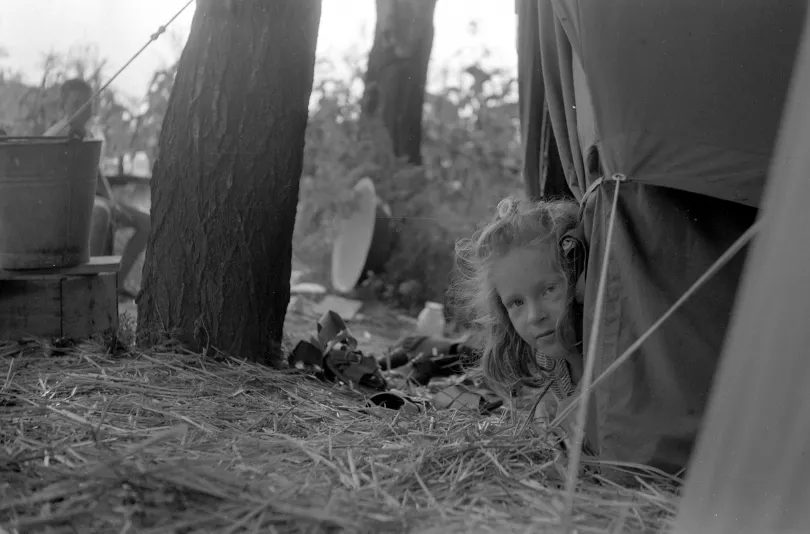 Kempingezők Costineștien a '60-as években – Fotó: Barcarozsnyói amatőr fotós / Arhiva de Fotografie