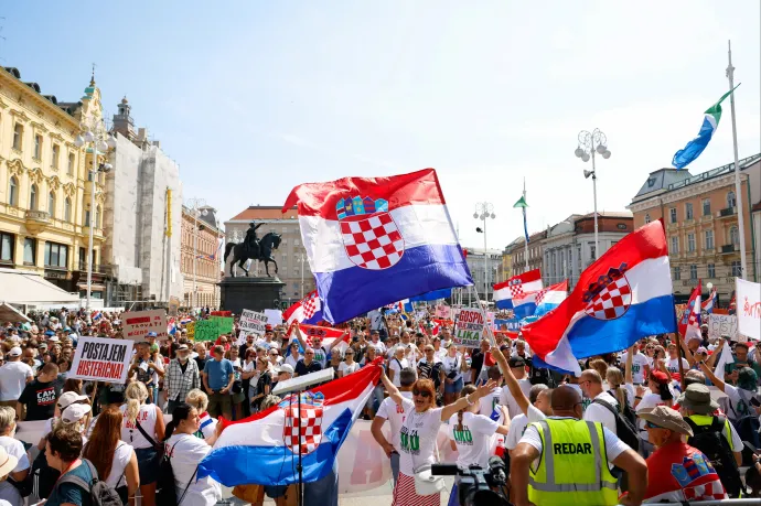 Tízezrek tüntettek Zágrábban, mert a kormány késlekedik több tonna hulladék elszállításával