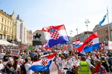 Tízezrek tüntettek Zágrábban, mert a kormány késlekedik több tonna hulladék elszállításával