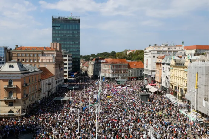 Tízezrek tüntettek Zágrábban, mert a kormány késlekedik több tonna hulladék elszállításával