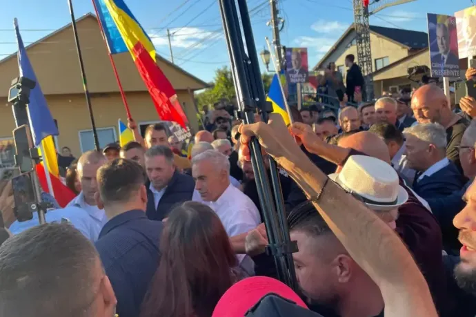 Csúfosan végződött Georgescu moldvai turnéja, a templomból kizárták, Ștefan cel Mare szobránál kifütyülték