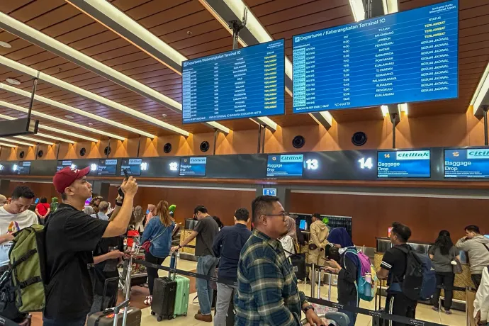 170 ezer légi utas ragadt Indonéziában egy vulkánkitörés miatt